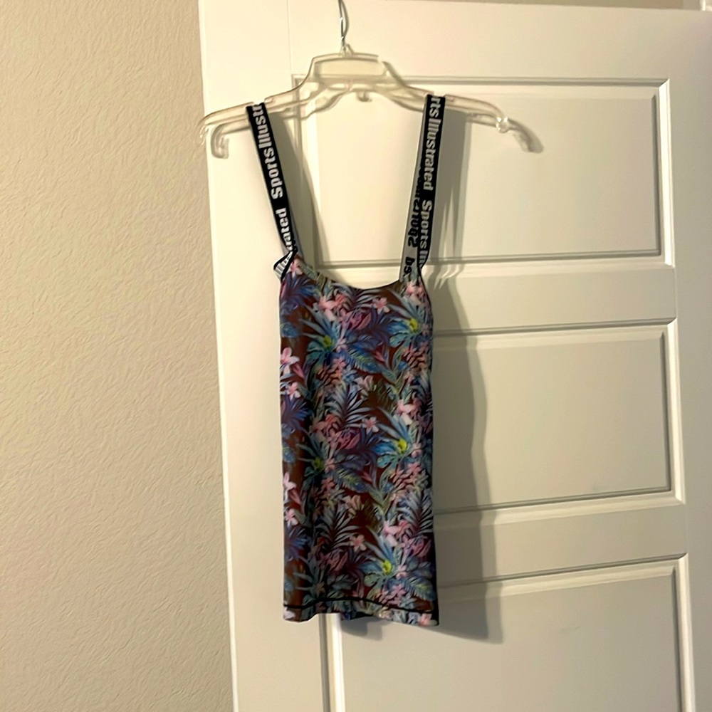 Sports illustrated floral workout tank, size medium, new without tag